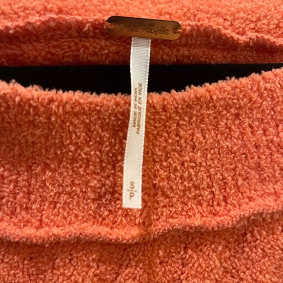 Free People sweater NWOT - Picture 2 of 3